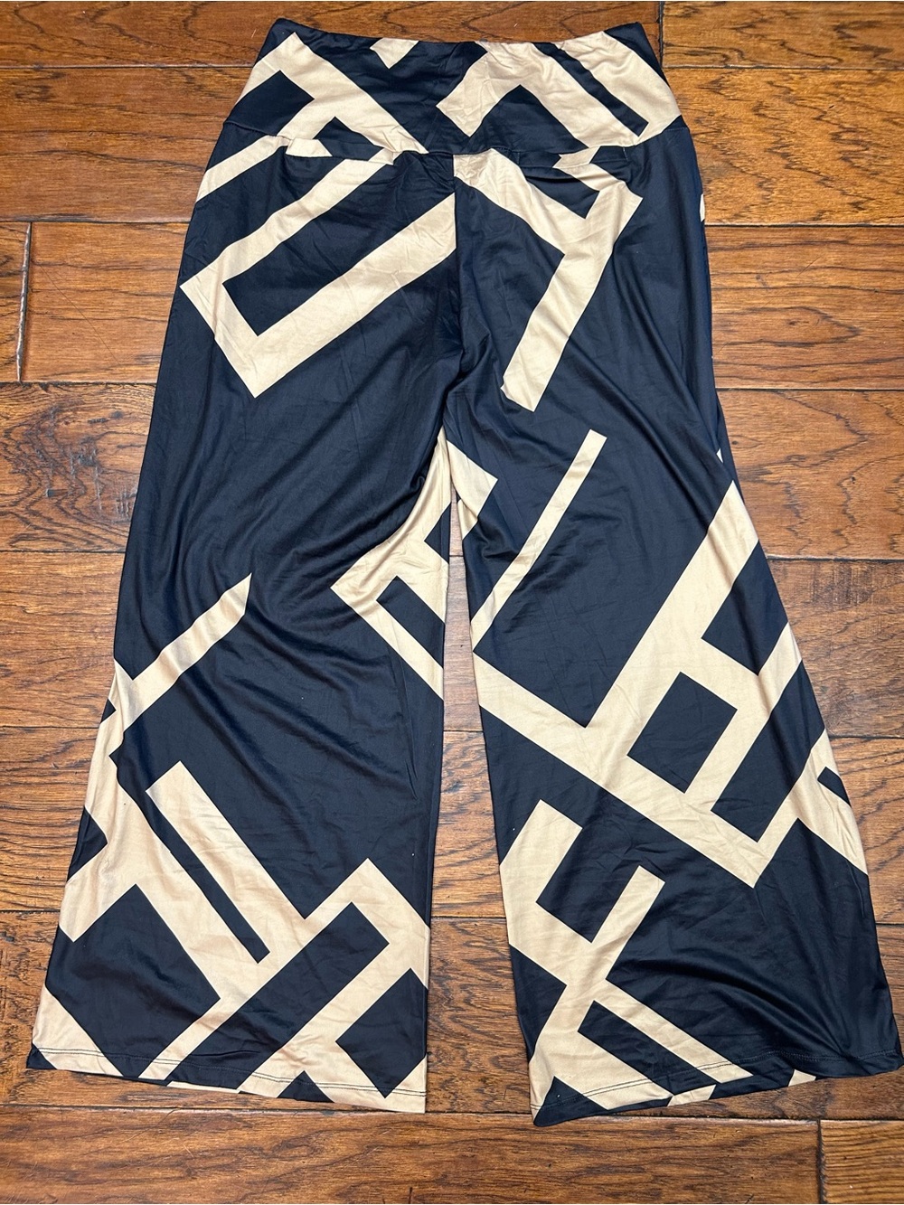 Arolina Patterned Stretchy High Waist Wide Leg Palazzo Pants in Black & Tan - Picture 7 of 7